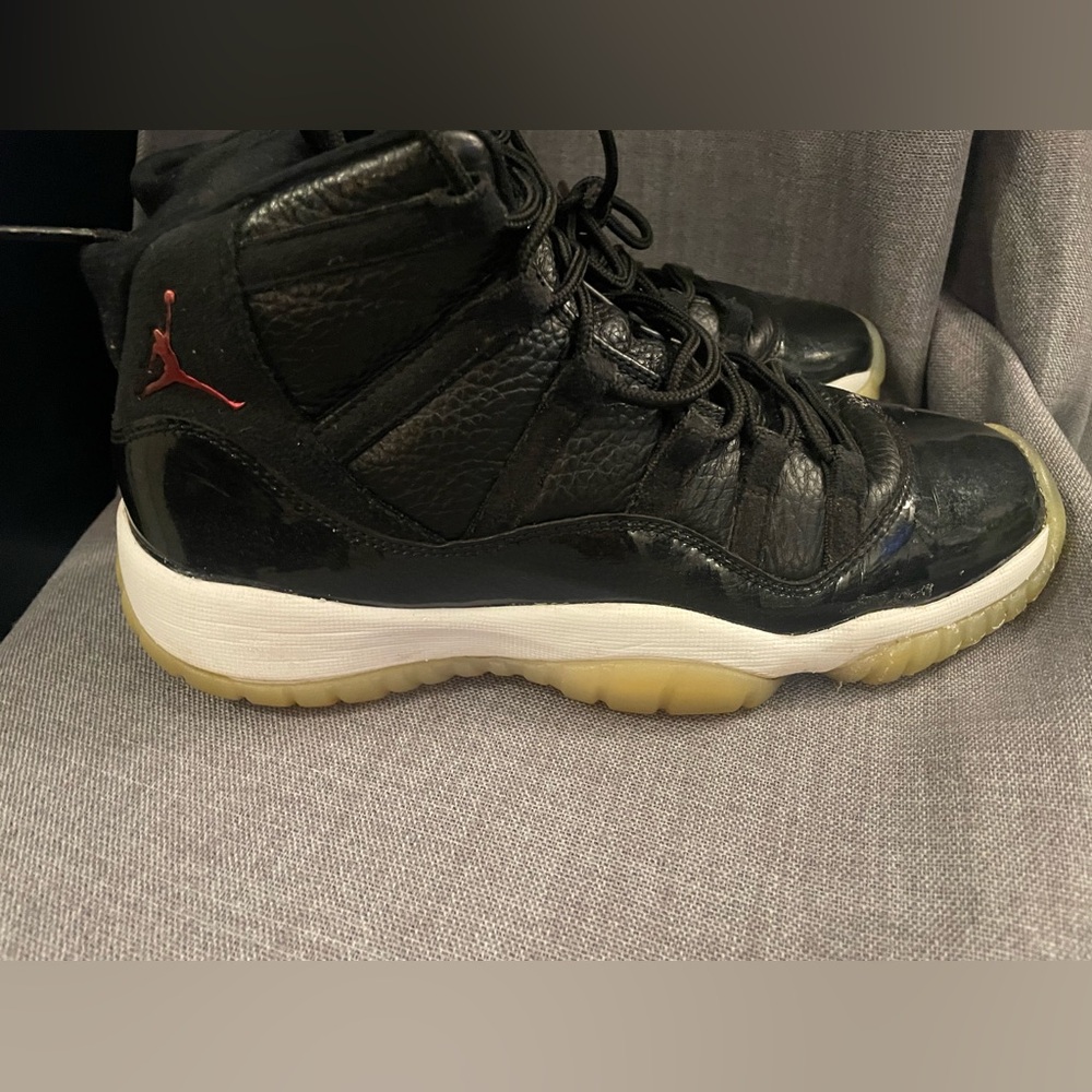 Jordan 11’s size 6Y